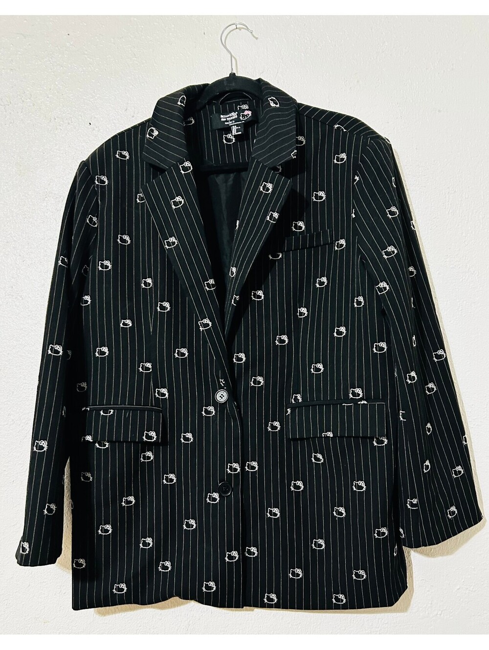 Hello Kitty x Forever 21 Black Pinstripe Blazer Embroidered Sanrio Oversized M - Picture 1 of 5